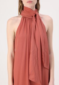 Malina SABRINA HALTER NECK RUFFLED DRESS - Juhlamekko - terracotta