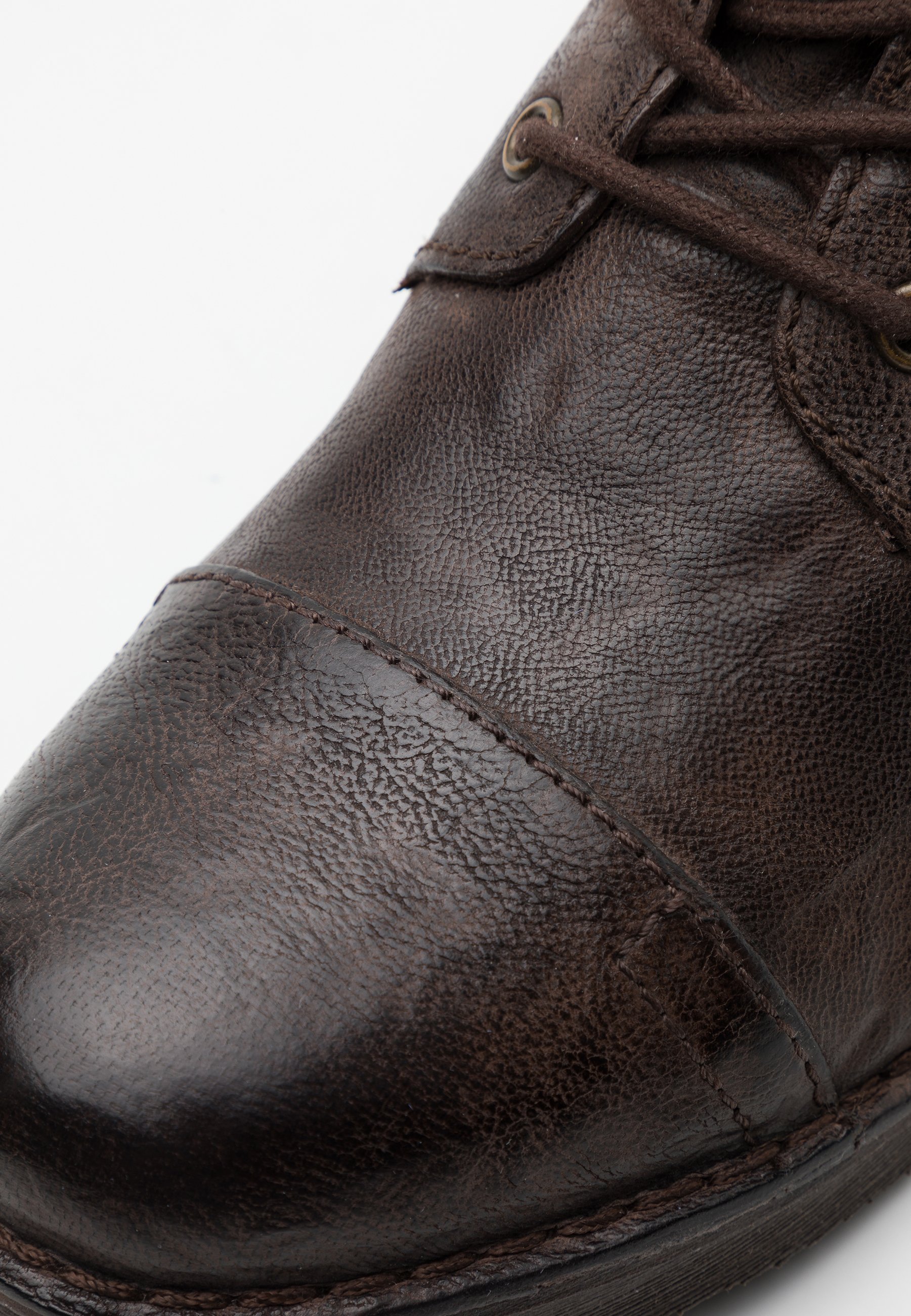 boots levi's track