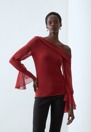 OFF SHOULDER LS TOP WITH STRAP AND CHIFFON SLEEVESAN6_FW24_2-1-D_079 / 303 - DARK RED - Topper langermet - dark red