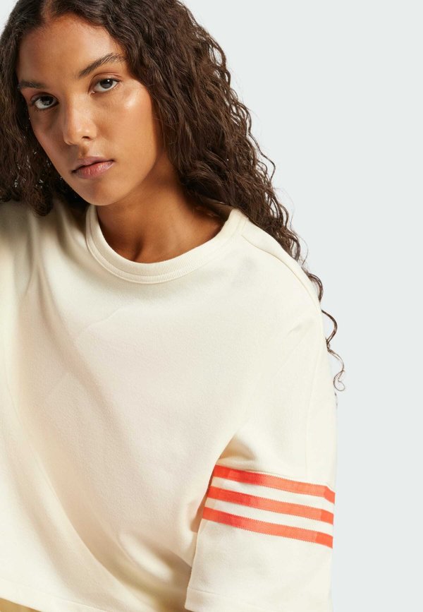 NEUCLASSICS - Print T-shirt4