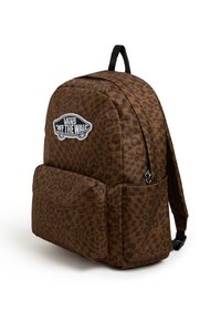 Sac à dos brun avec un motif léopard, doté d'une poche avant, d'une fermeture éclair noire et d'un patch logo Vans sur la section avant supérieure.