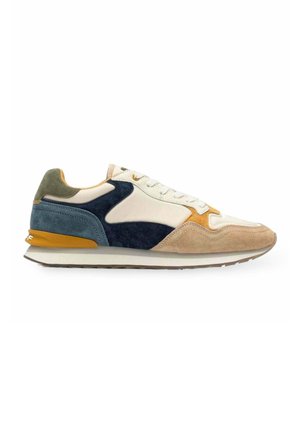 Zapatilla multicolor con una mezcla de ante beige, marino y verde. Presenta una parte superior de cuero texturizado, cordones blancos y una suela de goma.