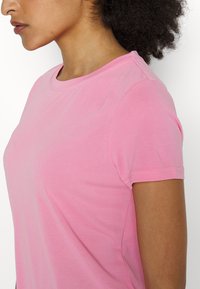 Minimum RYNAH - T-shirt básica - sachet pink