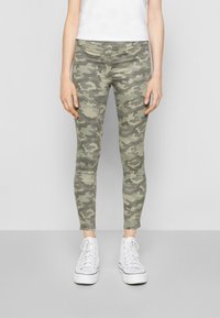 Marks & Spencer JEGGINGS - Calças de ganga de corte skinny - khaki mix
