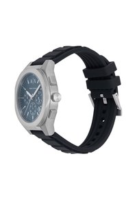 Orologio in acciaio inossidabile tono argento con quadrante blu scuro, cinturino in gomma nera, dettagli argentati e più sottodial di cronografo.