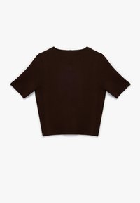 Brun strikket top med korte ærmer og rund halsudskæring, der har en boxy silhuet og glat tekstur. Vist fra bagsiden.