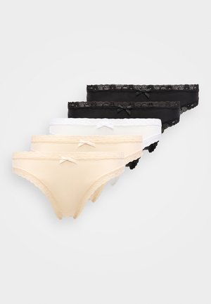 Vijf damesbikini's met kanten randen in zwart, wit en beige, elk met een klein strikje bij de tailleband, gerangschikt in een gelaagde stapel.