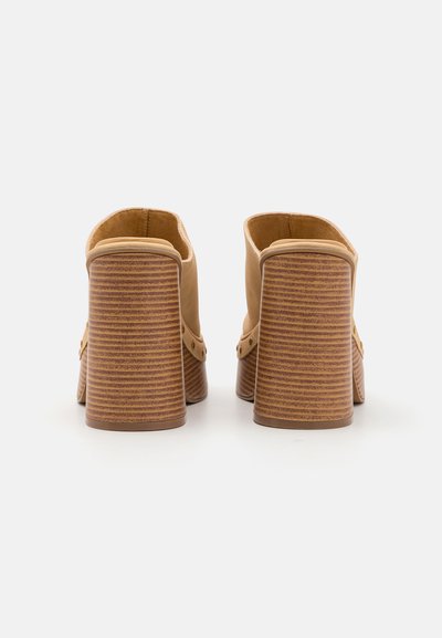 Sinead Gorey Clogs - sand