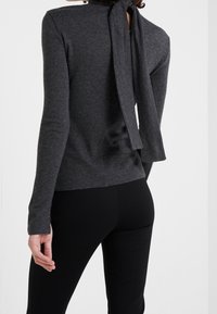 MAX&Co. Sweter