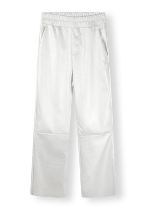 Witte, glanzende, lichtgewicht broeken met een elastische tailleband, twee zijzakken en een losse fit. Gladde textuur en minimale details.