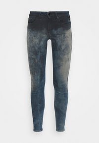 Smala jeans i en gradient från mörkblått till ljusblått tvätt, med slitna detaljer, fem fickor och bälteshällor. Tillverkade av denimtyg.