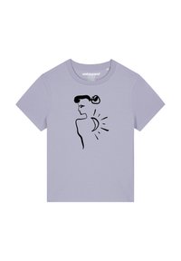Helles lila T-Shirt mit kurzen Ärmeln aus weichem Stoff, das eine schwarze Linzeichnung einer Person mit einer Sonne hinter ihr zeigt.