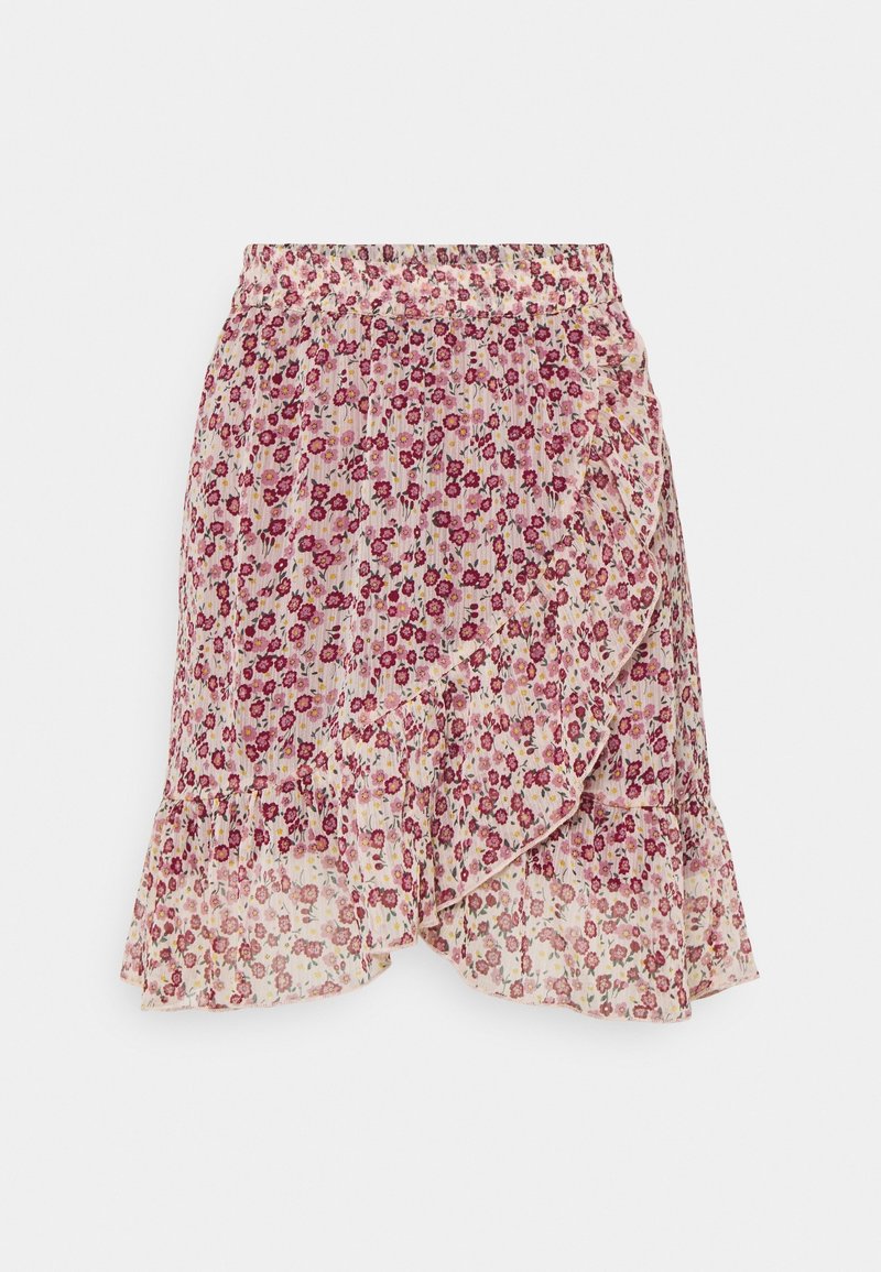 Bloemenrok van lichtgewicht stof met een roze achtergrond, rode en gele patronen, een gerimpelde zoom en een asymmetrisch overslagontwerp.