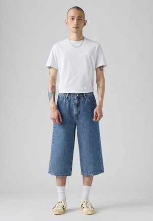 TWISTED BAGGY CAPRI - Denim shorts - lets do the twist