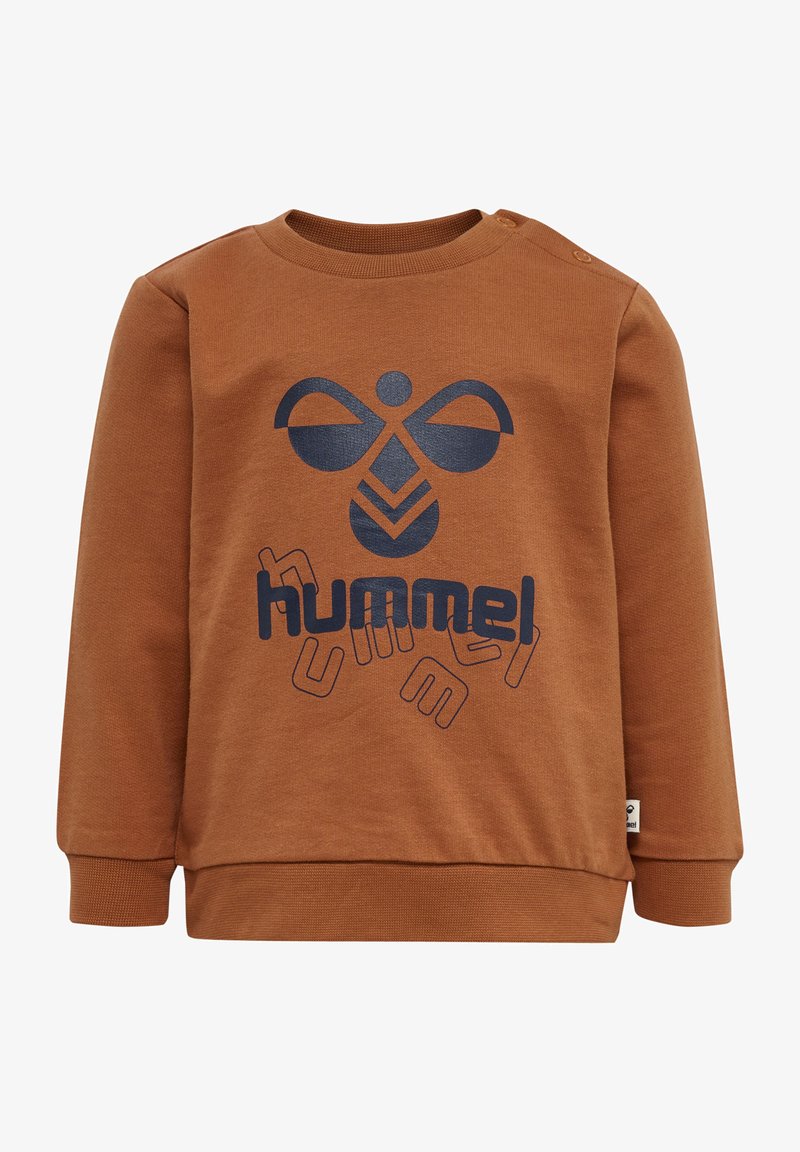 Brun sweatshirt i mjuk bomull, med en mörkblå grafisk design som har texten "hummel" och abstrakta former. Inkluderar axelknappar.