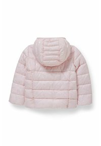 Różowa kurtka puchowa z kapturem, z pikowanym wzorem, błyszczącym wykończeniem i małymi kwiatowymi wzorami. Krótkie rękawy i dopasowany krój.