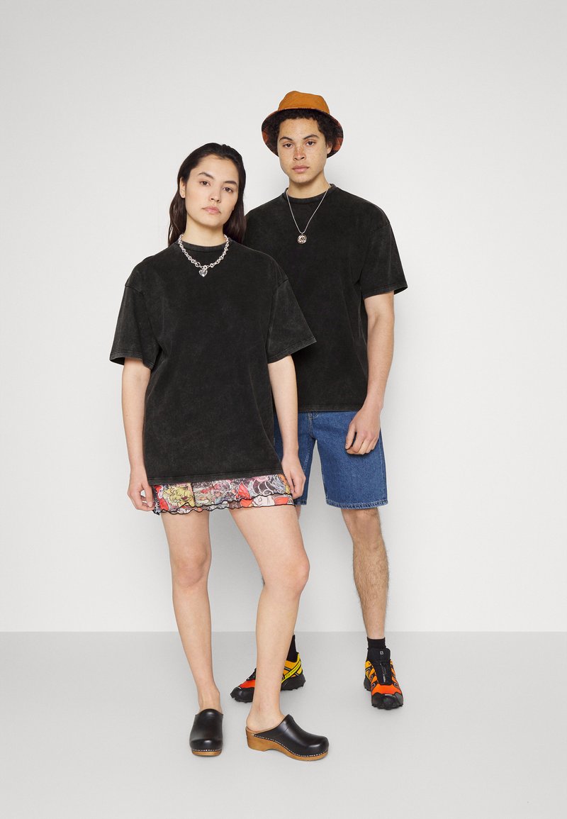 Damen T-Shirts | NY CONCEPT WASHED STACK TEE UNISEX T-Shirt print grey/grau - VS57692 Damen T-Shirts | NY CONCEPT WASHED STACK TEE UNISEX T-Shirt print grey/grau - VS57692