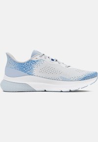 Hellgrau und blaue Strick-Laufschuhe mit weißer Sohle, Mesh-Obermaterial mit kleinen Perforationen und strukturiertem Fersenhalt.