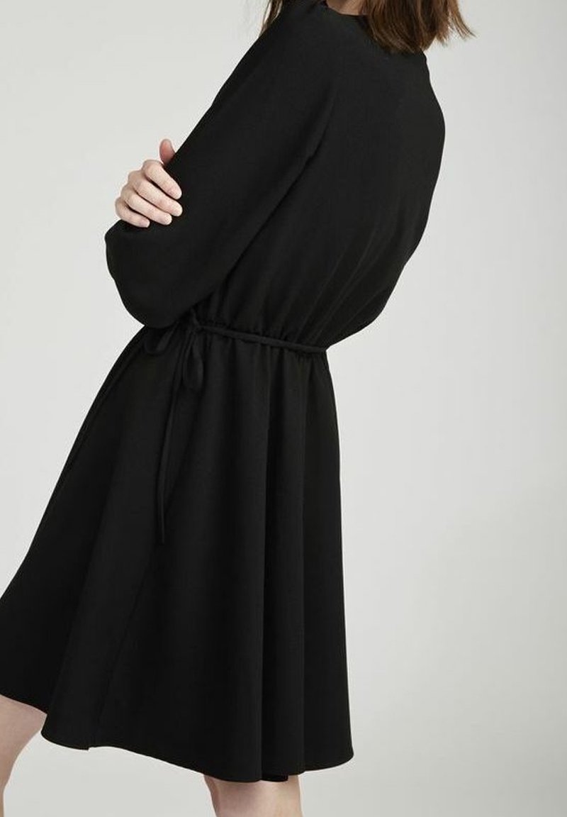 Robe NAF NAF épaules Nues, Femme Taille 38, Rouge Et Noir, Style Décontracté