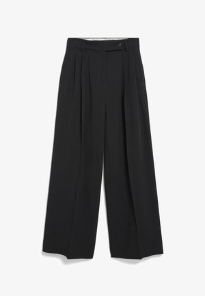 Pantalon noir taille haute à jambes larges avec plis devant, poches latérales, passants de ceinture et détail de ceinture boutonnée.