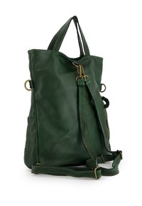 Grüne Leder-Tote mit zwei kurzen Griffen und einem abnehmbaren Schultergurt. Ausgestattet mit Messingbeschlägen und kontrastierenden Nähten. Glatte Textur.