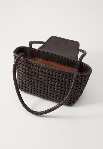 Elleme COURRIER - Käsilaukku - dark brown