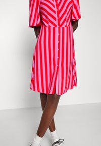 YAS Tall Abito a camicia - pink