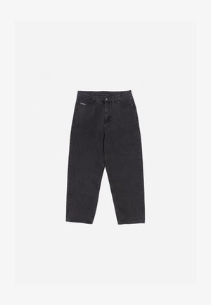 Mustad kõrge talje denim teksad mustas värvis, lõdva lõikega, viie taskuga ja nupulehega. Omab nähtavat õmblust ja diskreetset brändimist.