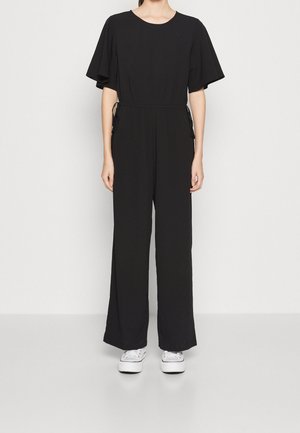 Combinaison noire à jambes larges, à manches courtes et à encolure ronde. Équipée d'un cordon de taille ajustable et d'un tissu doux et extensible.