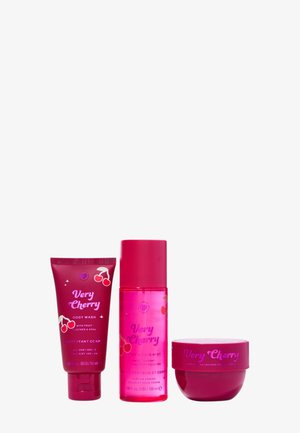 I HEART REVOLUTION VERY CHERRY BATH & BODY GIFT SET - Set pour le bain et le corps