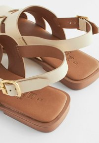 Next FOREVER COMFORT REGULAR WIDE FIT - Páskové sandály  - cream gold