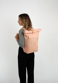 Larkson NO 4 - Hátizsák - peach