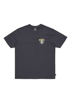 Mörkgrå bomulls-t-shirt med korta ärmar och rund halsringning. Framsidan har en färgglad grafisk design med ett ansikte och lågor.