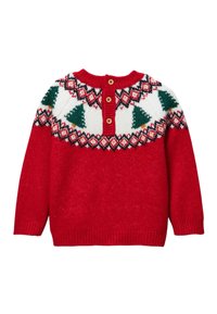 Pull rouge en maille avec un empiècement blanc et vert à motif d'arbres, trois boutons en bois au col, et des poignets et ourlet côtelés.