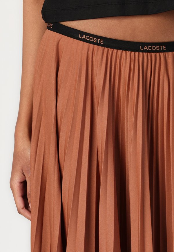 Pleated skirt - track3