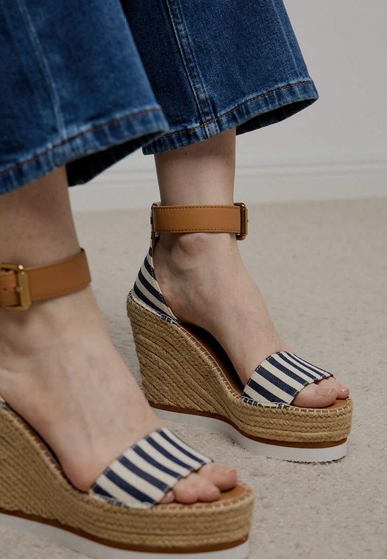 See by Chloé Sandalen met sleehak donkerblauw