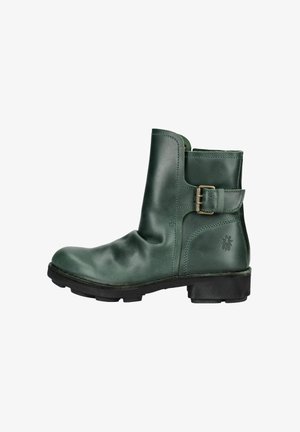 Stivaletto in pelle verde scuro con fibbia laterale, punta rotonda, logo di insetto in rilievo e suola in gomma nera.