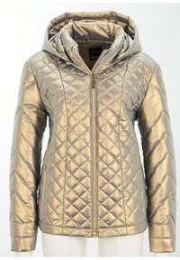 Steppjacke aus metallischem Gold mit Kapuze, vorderem Reißverschluss und Seitentaschen. Verfügt über einen Glanz und ein Rautenmuster auf der Oberfläche.