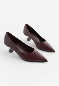 Next WIDE FIT FOREVER COMFORT KITTEN HEEL COURT - Avokkaat - wine red