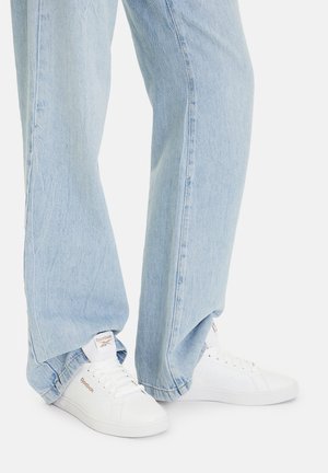 - Obuwie do biegania treningowe