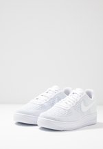 Nike Sportswear Air Force 1 Flyknit 2 0 Sneaker Low White Pure Platinum Weiss Zalando De