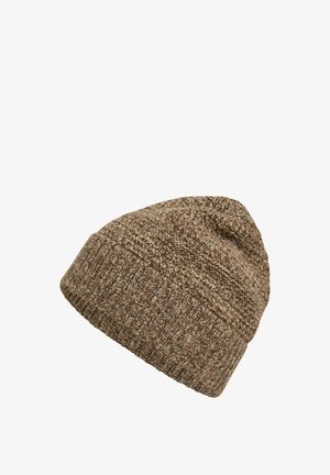 Bruine gebreide beanie met een gestructureerd patroon en een geribbelde boord. Het materiaal lijkt zacht en warm, geschikt voor koud weer.