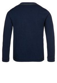 Navyblaue Langarmbluse aus weicher Baumwolle mit hellgrüner Naht entlang des Ausschnitts und der Ärmel. Glatte Textur, simples Design.
