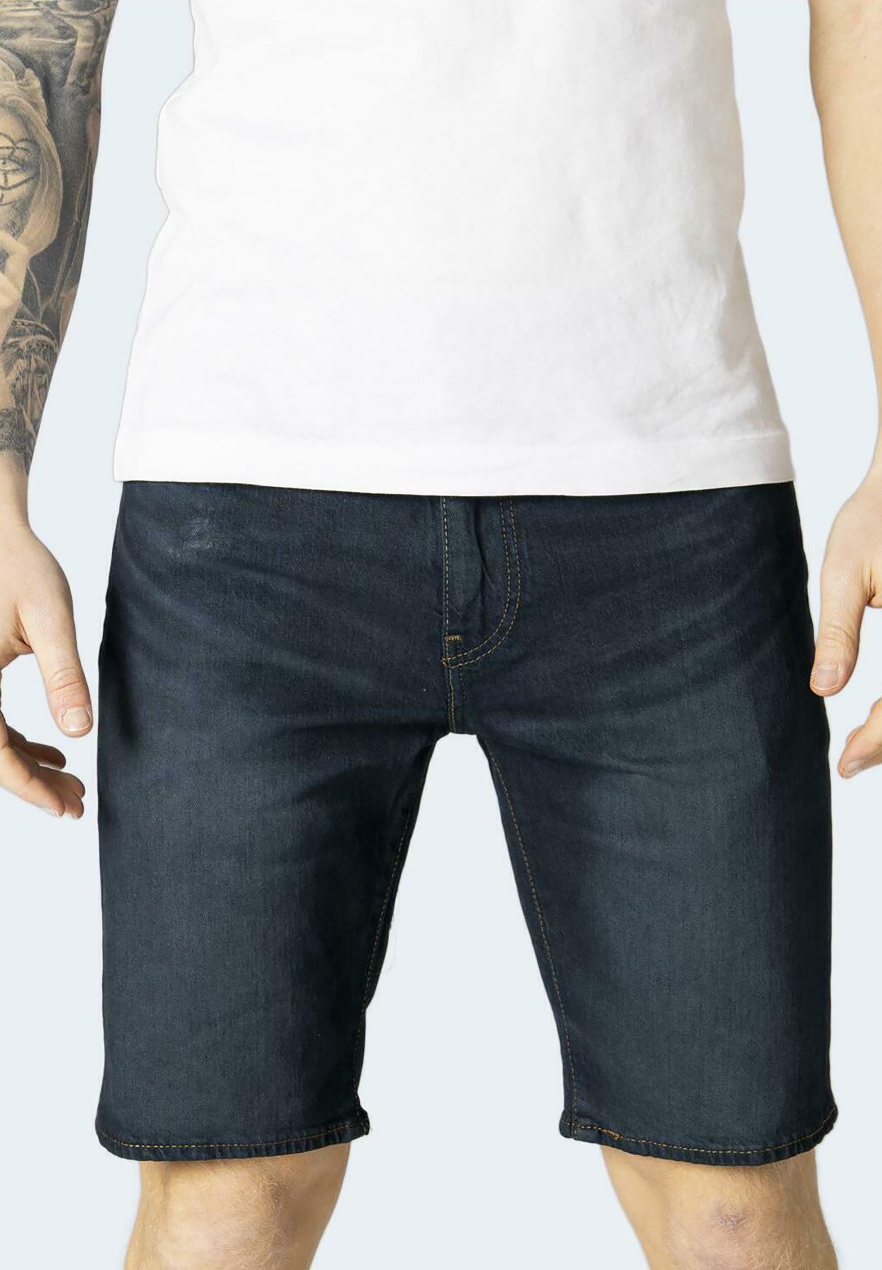 Levi's® 405 STANDARD PUNCH LINE OUT OF 
