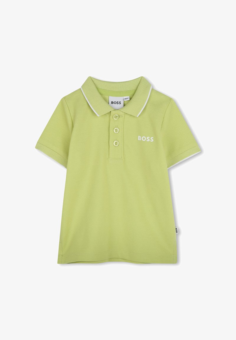 Polo en vert clair avec un tissu texturé, patte de boutonnage à trois boutons, bordure de col blanche et logo "BOSS" brodé sur la poitrine.
