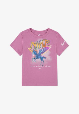 Nike Sportswear NKG PEGASUS TEE - Marškinėliai su spaudiniu - magic flamingo