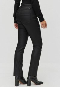 STOCKH LM THYRA COATED - Tygbyxor - black