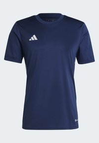 Marineblauw sport T-shirt gemaakt van ademend materiaal, met een ronde hals, korte mouwen en witte logokleuren.