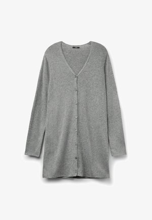 Grauer langer Cardigan mit V-Ausschnitt, ausgestattet mit einer gerippten Textur und einer einzelnen Knopfreihe. Das Material scheint weich und warm zu sein.