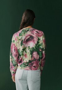 Next Pulover - pink floral